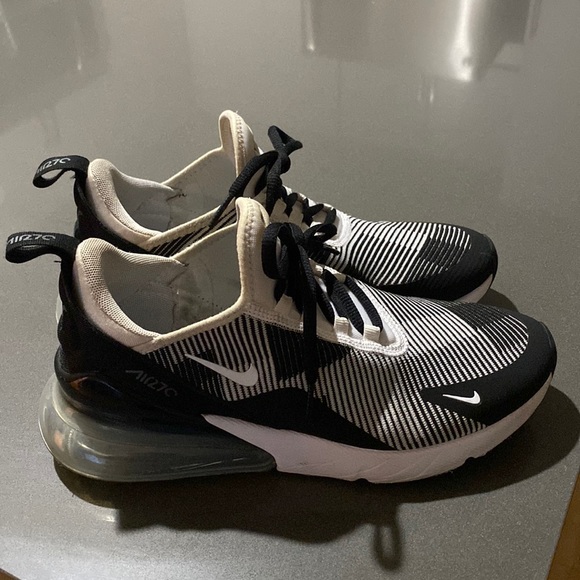 Nike Shoes - Nike Air Max 270